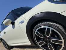 2018 (18) Mini Cooper S Sport Auto