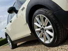 2018 (18) Mini Clubman Cooper (Chili Pack)