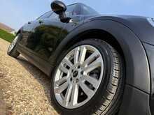 2019 (19) Mini Cooper 5 Door Auto