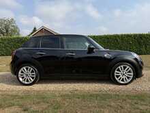 2019 (19) Mini Cooper 5 Door Auto
