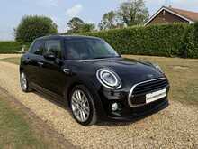 2019 (19) Mini Cooper 5 Door Auto