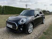 2019 (19) Mini Cooper 5 Door Auto