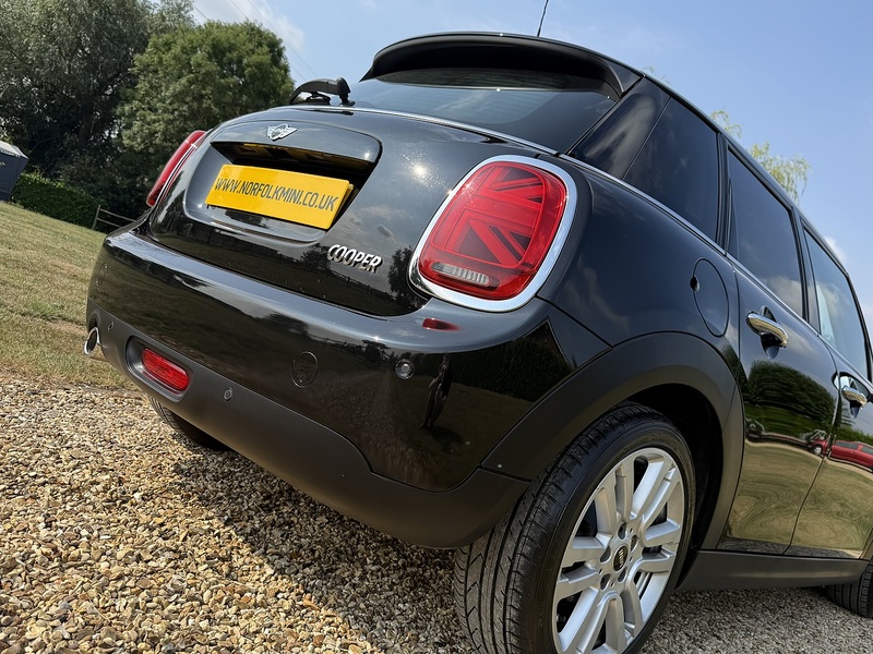 MINI 1.5 Cooper Hatchback 5dr Petrol Steptronic Euro 6 (s/s) (136 ps)