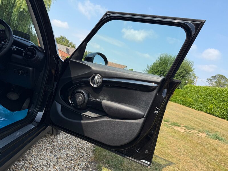 MINI 1.5 Cooper Hatchback 5dr Petrol Steptronic Euro 6 (s/s) (136 ps)