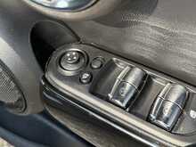 2019 (19) Mini Cooper 5 Door Auto