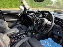 2019 (19) Mini Cooper 5 Door Auto