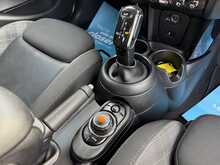 2019 (19) Mini Cooper 5 Door Auto