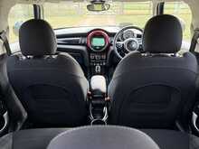 2019 (19) Mini Cooper 5 Door Auto