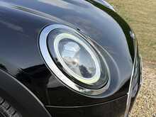 2019 (19) Mini Cooper 5 Door Auto