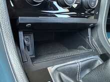 Volkswagen Golf TSI R - U2204