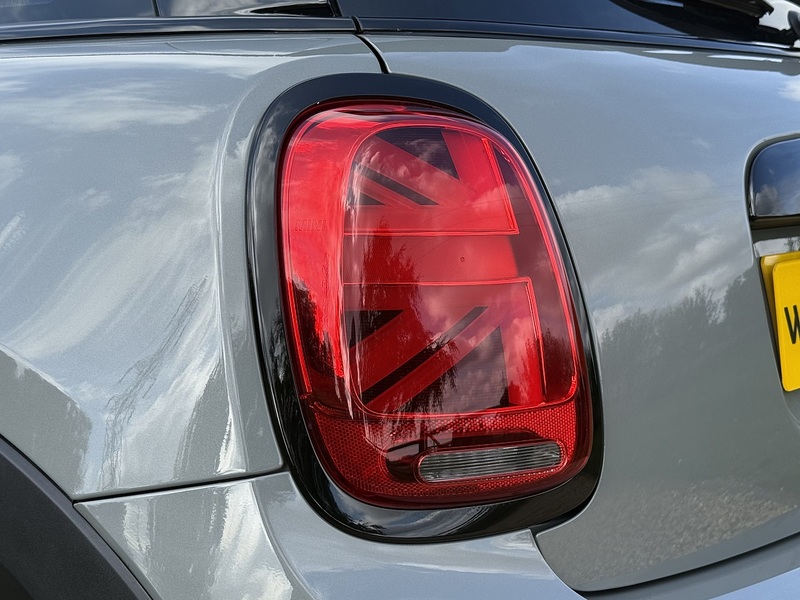 MINI 2.0 Cooper S Sport Hatchback 3dr Petrol Steptronic Euro 6 (s/s) (192 ps)