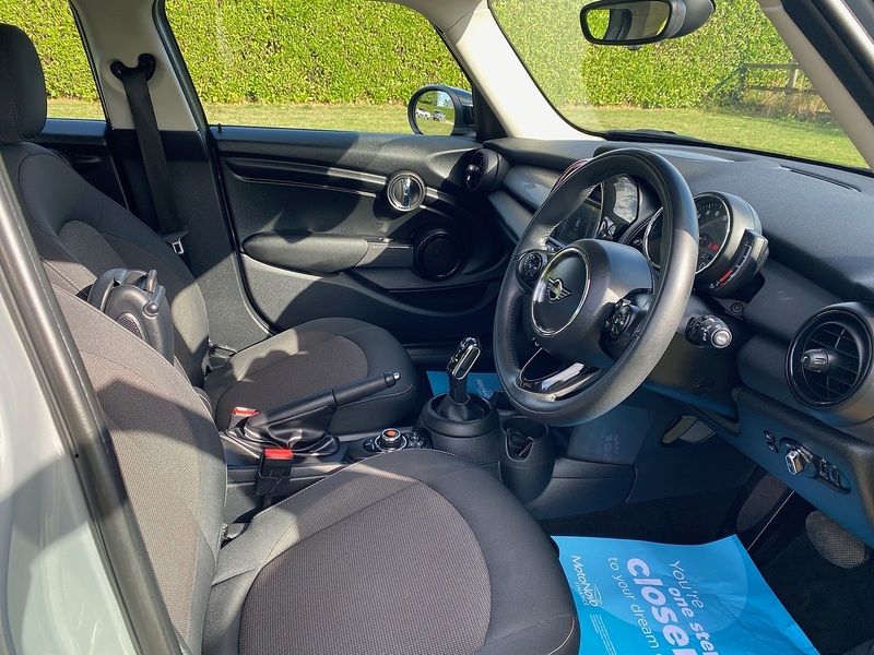 MINI 1.5 Cooper Classic Hatchback 5dr Petrol Steptronic Euro 6 (s/s) (136 ps)