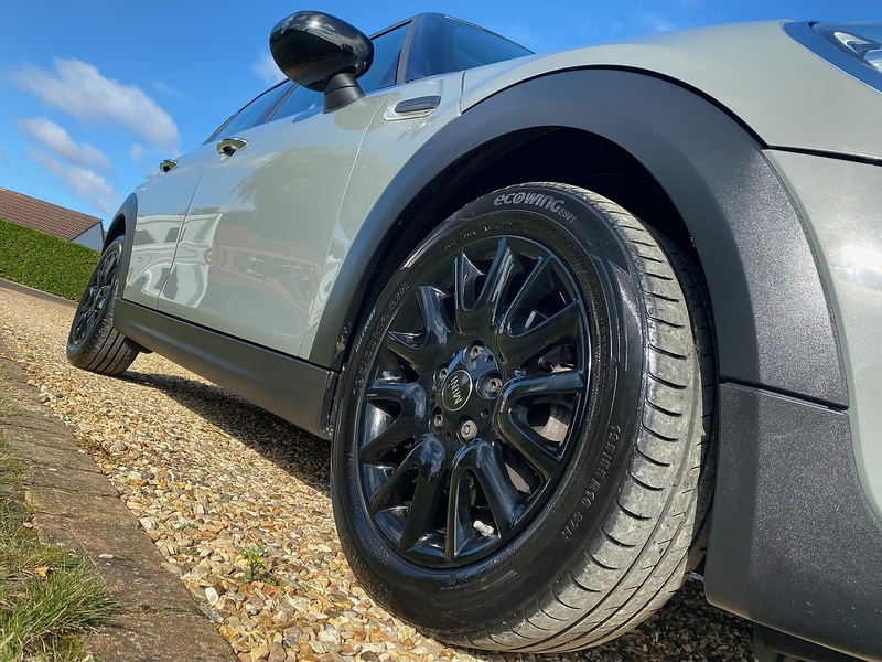 MINI 1.5 Cooper Classic Hatchback 5dr Petrol Steptronic Euro 6 (s/s) (136 ps)