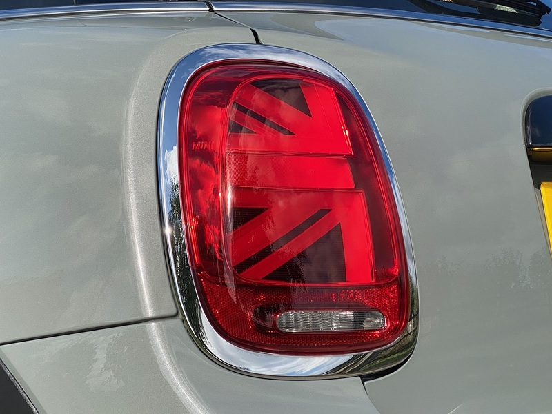 MINI 1.5 Cooper Classic Hatchback 5dr Petrol Steptronic Euro 6 (s/s) (136 ps)