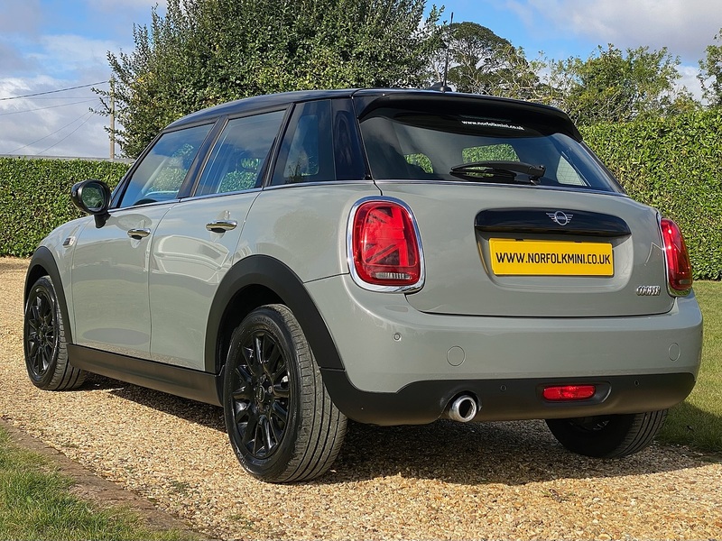 MINI 1.5 Cooper Classic Hatchback 5dr Petrol Steptronic Euro 6 (s/s) (136 ps)
