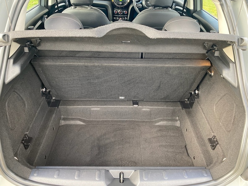 MINI 1.5 Cooper Classic Hatchback 5dr Petrol Steptronic Euro 6 (s/s) (136 ps)