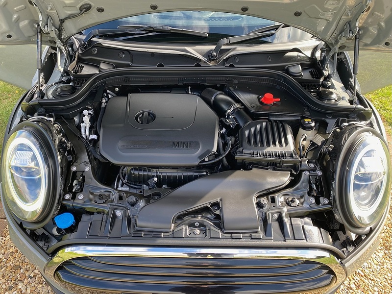 MINI 1.5 Cooper Classic Hatchback 5dr Petrol Steptronic Euro 6 (s/s) (136 ps)