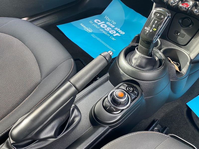 MINI 1.5 Cooper Classic Hatchback 5dr Petrol Steptronic Euro 6 (s/s) (136 ps)