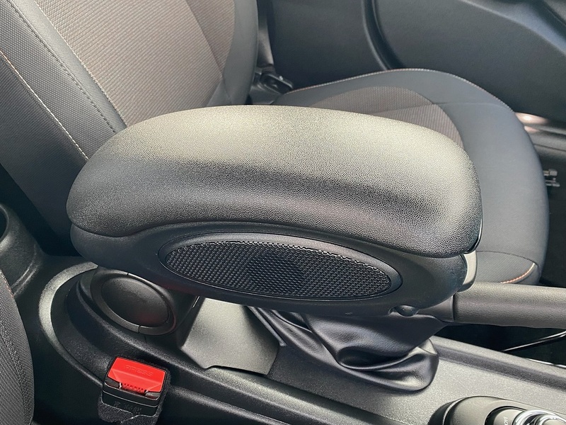 MINI 1.5 Cooper Classic Hatchback 5dr Petrol Steptronic Euro 6 (s/s) (136 ps)