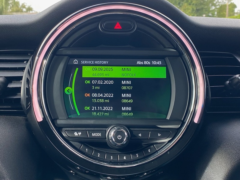 MINI 1.5 Cooper Classic Hatchback 5dr Petrol Steptronic Euro 6 (s/s) (136 ps)