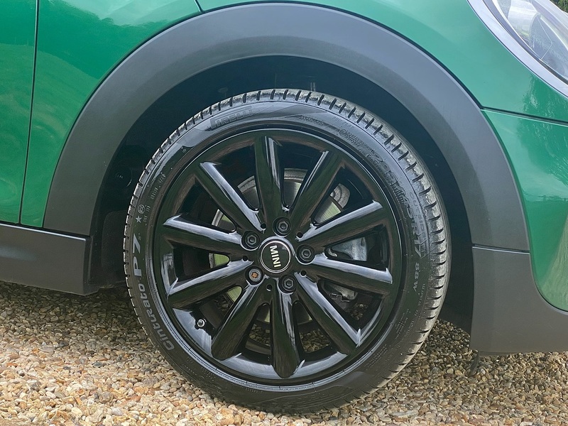 MINI 1.5 Cooper Classic Hatchback 3dr Petrol Manual Euro 6 (s/s) (136 ps)