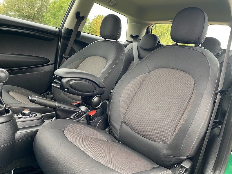 MINI 1.5 Cooper Classic Hatchback 3dr Petrol Manual Euro 6 (s/s) (136 ps)