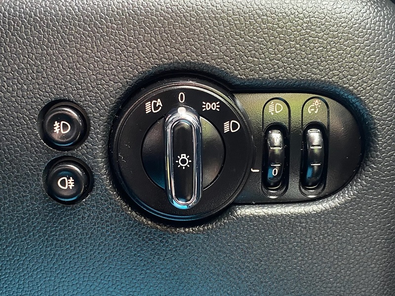 MINI 1.5 Cooper Classic Hatchback 3dr Petrol Manual Euro 6 (s/s) (136 ps)