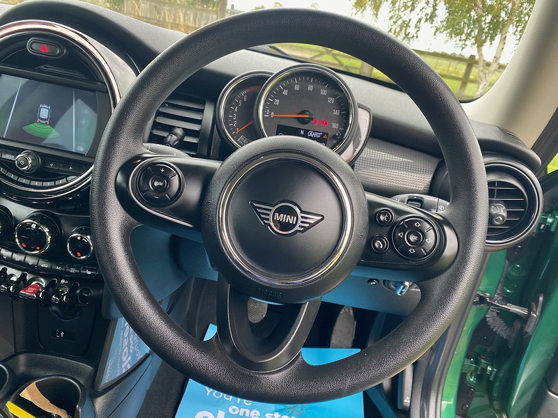 MINI 1.5 Cooper Classic Hatchback 3dr Petrol Manual Euro 6 (s/s) (136 ps)