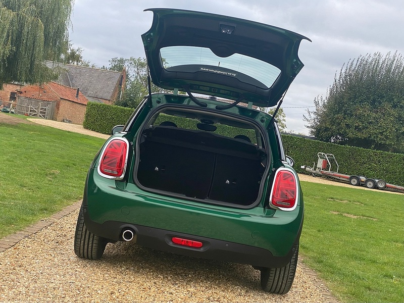 MINI 1.5 Cooper Classic Hatchback 3dr Petrol Manual Euro 6 (s/s) (136 ps)