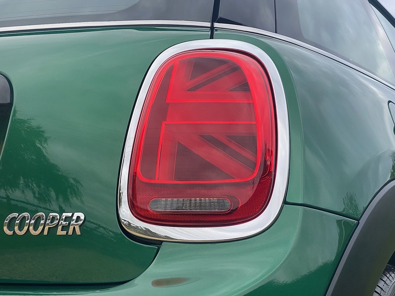 MINI 1.5 Cooper Classic Hatchback 3dr Petrol Manual Euro 6 (s/s) (136 ps)