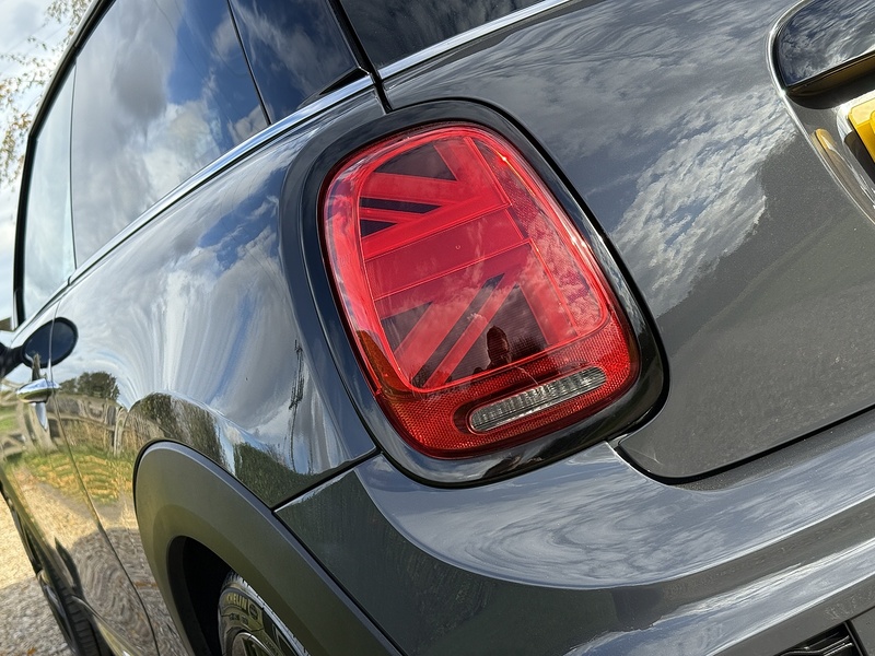 MINI 2.0 Cooper S Sport Hatchback 3dr Petrol Steptronic Euro 6 (s/s) (192 ps)