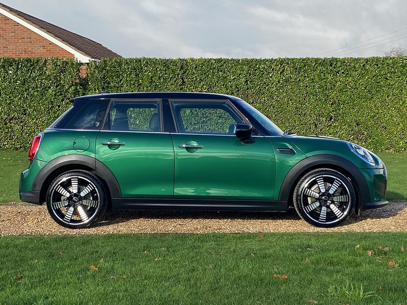 MINI 1.5 Cooper Exclusive Hatchback 5dr Petrol Steptronic Euro 6 (s/s) (136 ps)