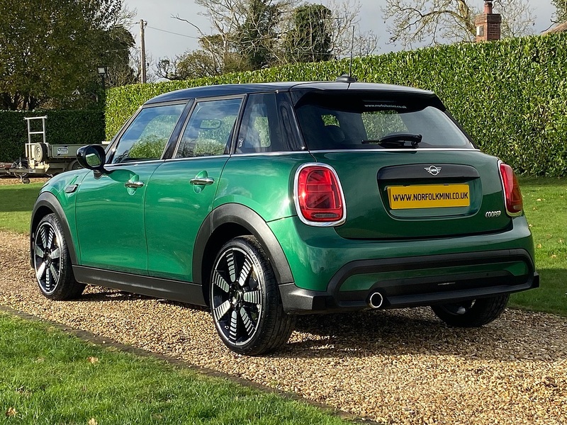 MINI 1.5 Cooper Exclusive Hatchback 5dr Petrol Steptronic Euro 6 (s/s) (136 ps)