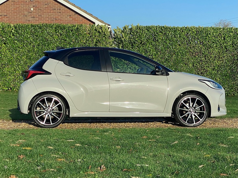 Toyota 1.5 VVT-h GR SPORT Hatchback 5dr Petrol Hybrid E-CVT Euro 6 (s/s) (116 ps)