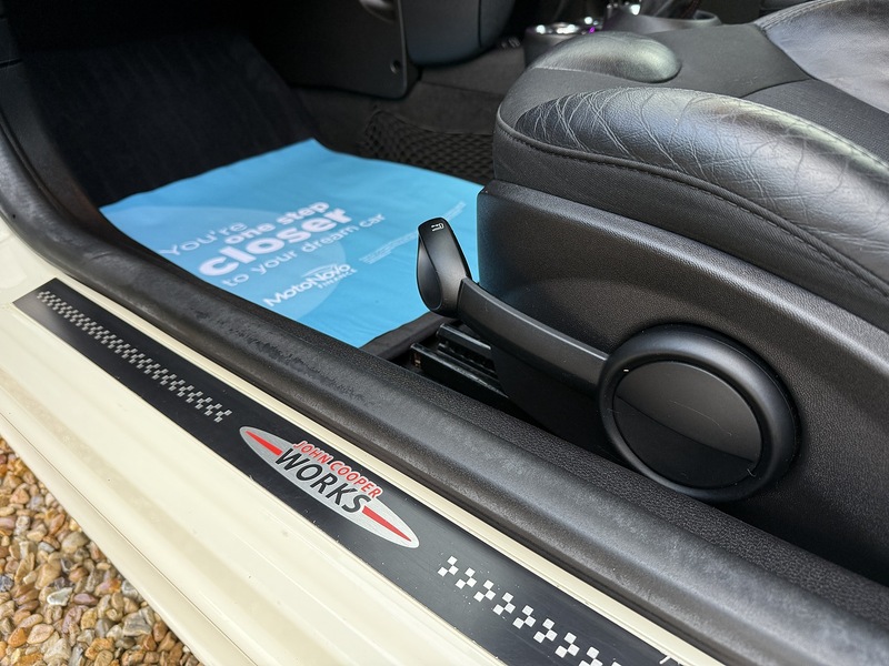 MINI 1.6 Cooper Coupe 2dr Petrol Manual Euro 5 (s/s) (122 ps)