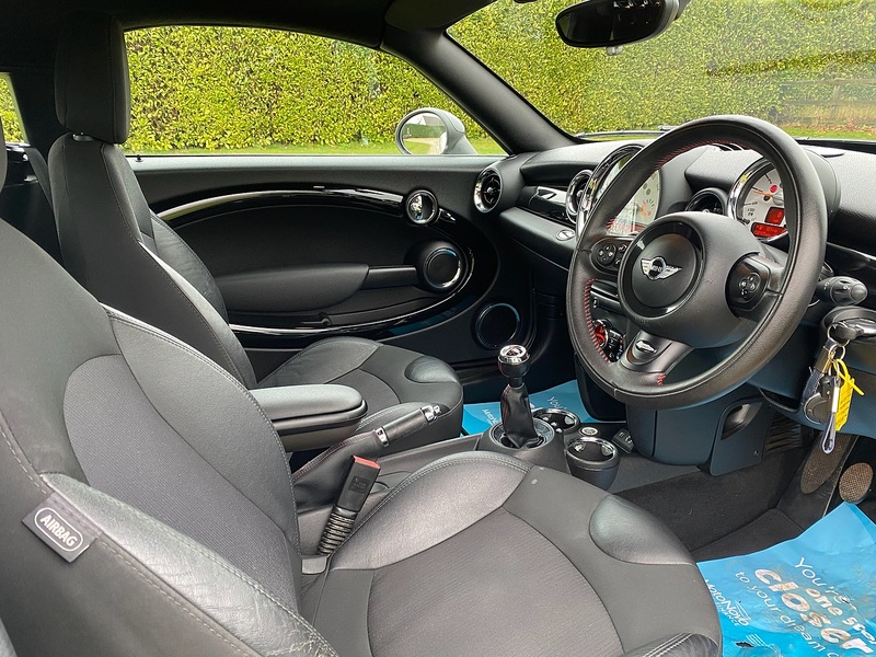 MINI 1.6 Cooper Coupe 2dr Petrol Manual Euro 5 (s/s) (122 ps)