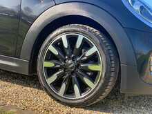 MINI Hatch Cooper Exclusive - U2314