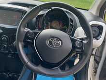 Toyota AYGO VVT-i x-pression - U2356