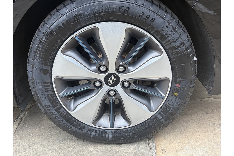 Hyundai 1.6 h-GD GPFi 8.9kWh Premium SE Hatchback 5dr Petrol Plug-in Hybrid DCT Euro 6 (s/s) (141 ps)