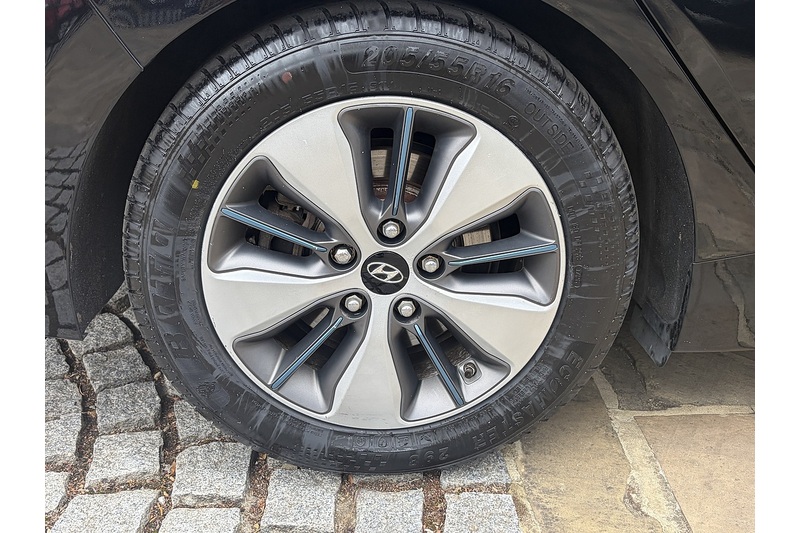 Hyundai 1.6 h-GD GPFi 8.9kWh Premium SE Hatchback 5dr Petrol Plug-in Hybrid DCT Euro 6 (s/s) (141 ps)