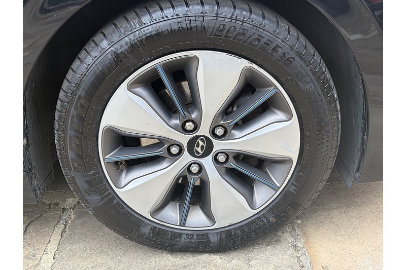 Hyundai 1.6 h-GD GPFi 8.9kWh Premium SE Hatchback 5dr Petrol Plug-in Hybrid DCT Euro 6 (s/s) (141 ps)