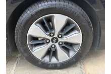 Hyundai 1.6 h-GD GPFi 8.9kWh Premium SE Hatchback 5dr Petrol Plug-in Hybrid DCT Euro 6 (s/s) (141 ps)