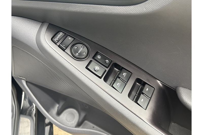 Hyundai 1.6 h-GD GPFi 8.9kWh Premium SE Hatchback 5dr Petrol Plug-in Hybrid DCT Euro 6 (s/s) (141 ps)