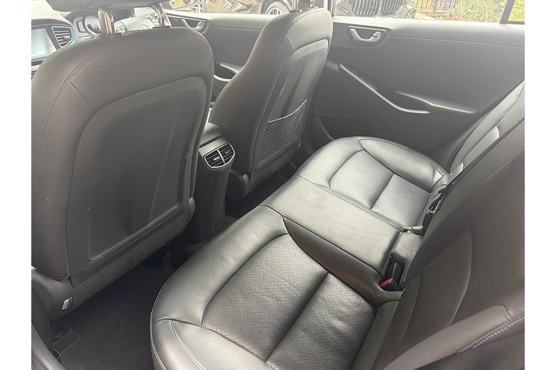 Hyundai 1.6 h-GD GPFi 8.9kWh Premium SE Hatchback 5dr Petrol Plug-in Hybrid DCT Euro 6 (s/s) (141 ps)