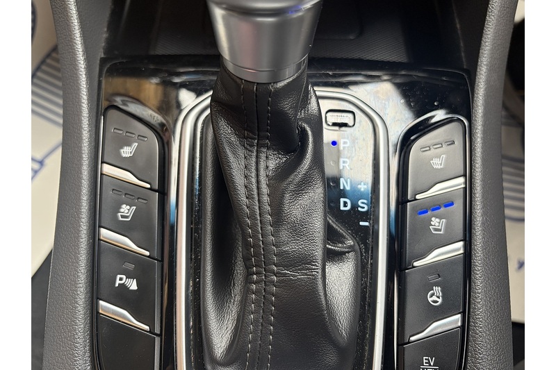 Hyundai 1.6 h-GD GPFi 8.9kWh Premium SE Hatchback 5dr Petrol Plug-in Hybrid DCT Euro 6 (s/s) (141 ps)