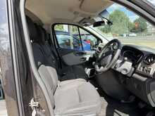 Renault Trafic dCi 27 Sport 4 Seat + Wheelchair/Scooter