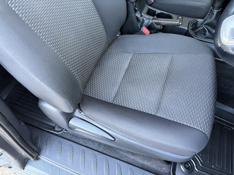 Toyota Active 4Wd D-4D Extra Cab 2.4 4dr Pick Up Manual Diesel