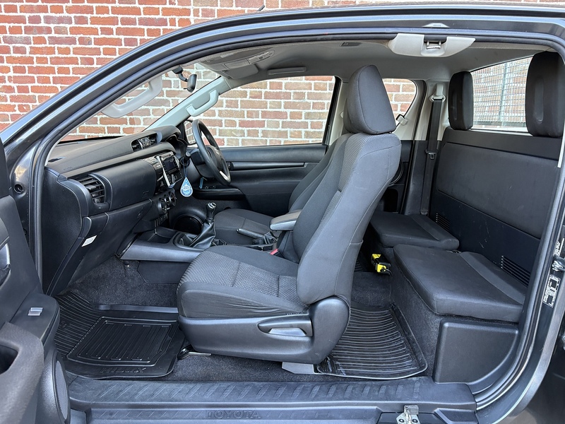 Toyota Active 4Wd D-4D Extra Cab 2.4 4dr Pick Up Manual Diesel