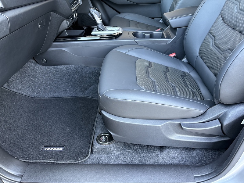 Isuzu 1.9 TD V-Cross 4dr Diesel Automatic 4WD Euro 6 (s/s) (164 ps)