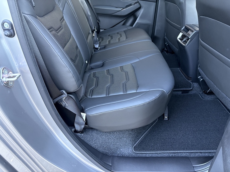 Isuzu 1.9 TD V-Cross 4dr Diesel Automatic 4WD Euro 6 (s/s) (164 ps)